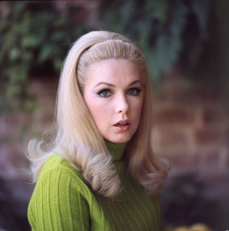 Stella_Stevens_b50