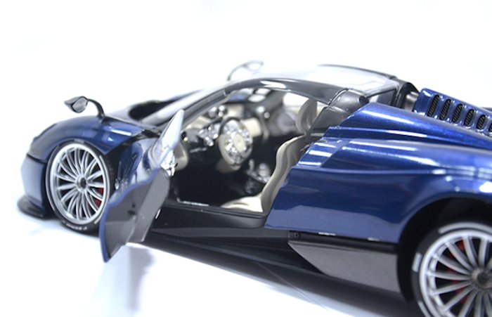 lcd_Pagani-Huayra-Roadster3