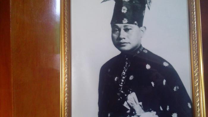 Foto Raja di Istana Negeri Padang, Tebing Tinggi, Sumatera Utara.  
