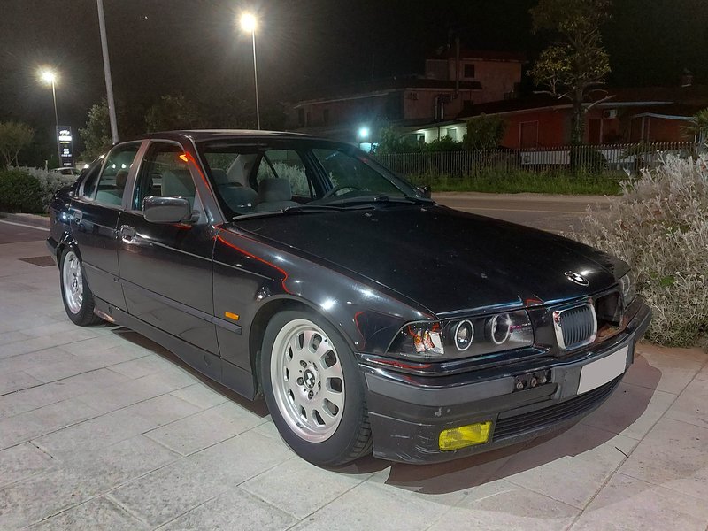 12-BMW-318i-E36-97-1