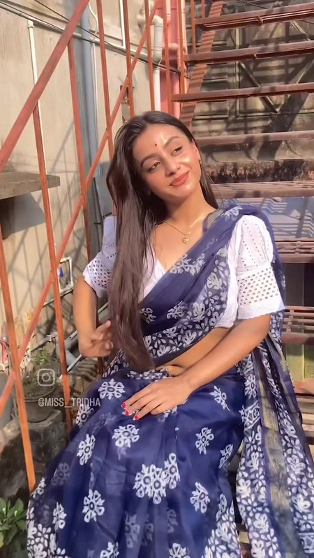 bengali girl sexy in blue saree.mp4_snapshot_00.09.514
