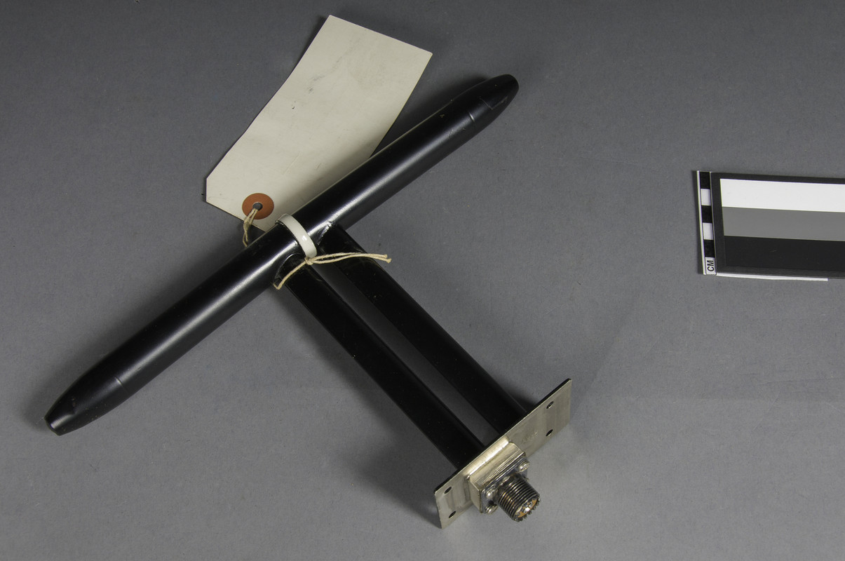 AT-4 antenna for altimeter