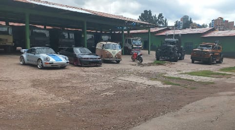 30-Rise-Of-The-Beasts-In-Cuzco-Autobot-Terrorcon-Cars