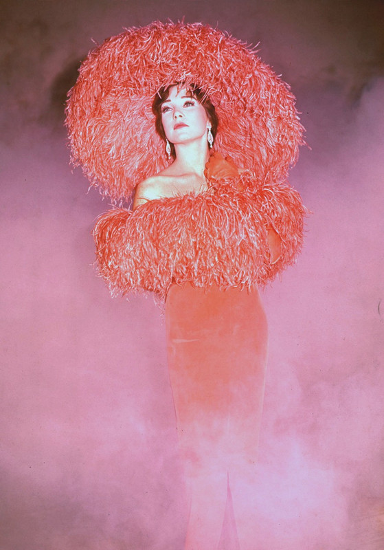 Shirley_MacLaine_c81