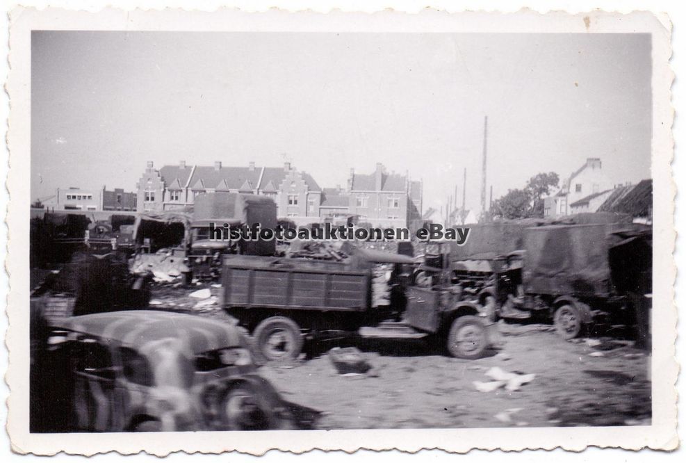 Beute Lkw Pkw Tarnung bei Dünkirchen Belgien Fra