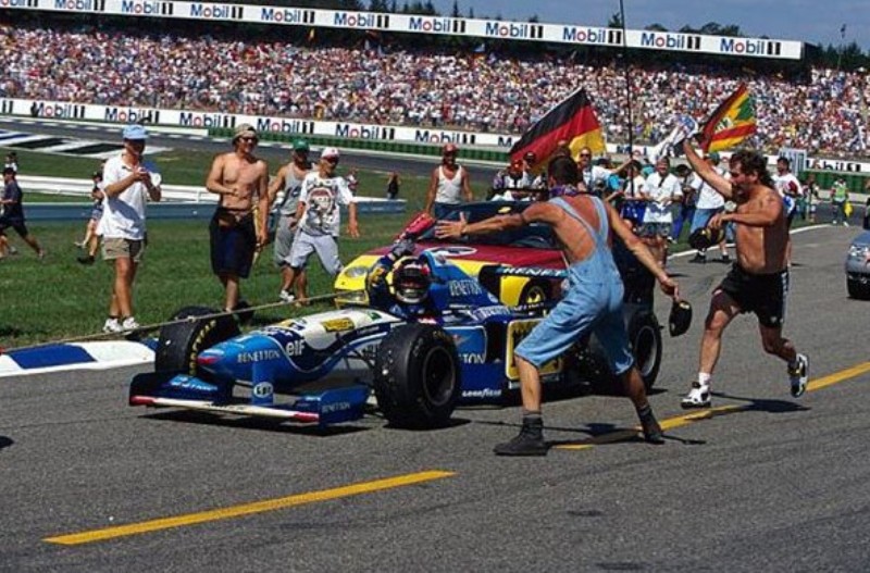 Mihael-SHumaher-Benetton-pobezhdaet-na-gran-pri-