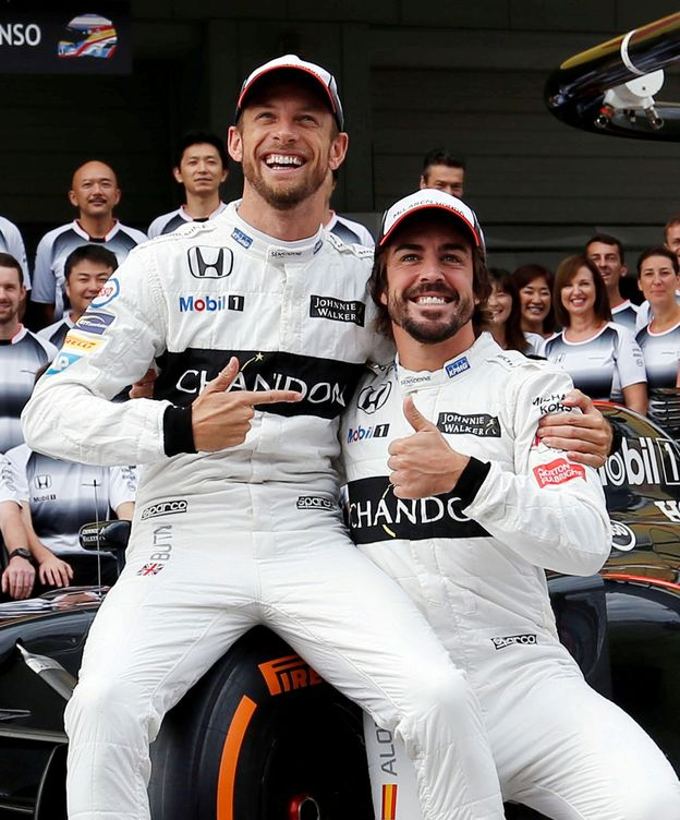 HAKb-E4c-W0AAt-Ej-M-format-png-name-900x