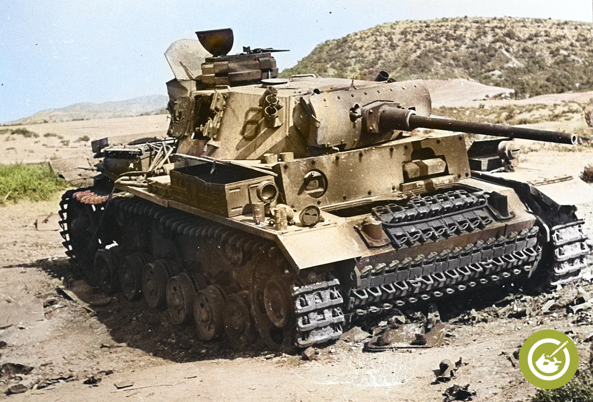 Photos colorisees  - Page 38 19-f-vrier-1943-D-but-de-la-bataille-du-col-de-Kasserine-L-Afrika-Korps-de-Rommel-attaque-les-d-fe