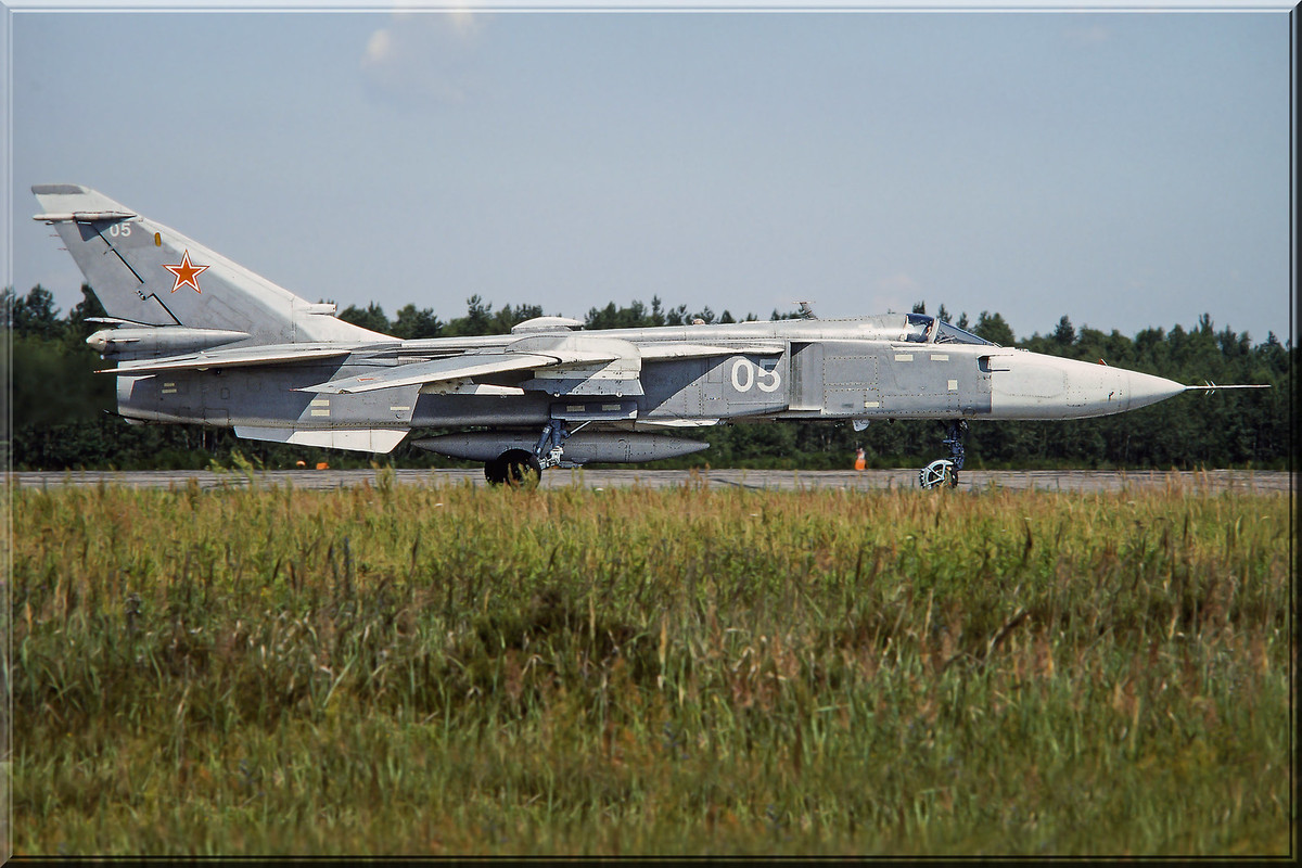 11 ORAP Su-24MR 05 White_0515325, Frühling 1993