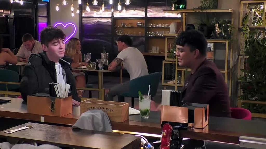 [Image: v260wvyo1nex.jpg]