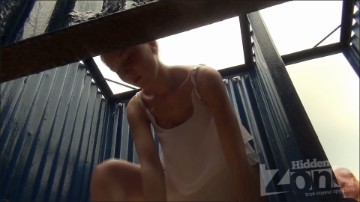 [Image: Voyeur31285143602.jpg]
