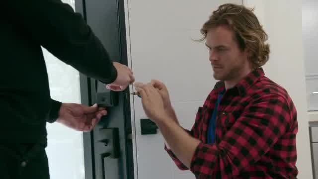 [Image: ernaw21xss85.jpg]