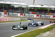 TEMPORADA - Temporada 2001 de Fórmula 1 - Pagina 2 F1-spanish-gp-2001-first-lap-eddie-irvine-in-front-of-the-pack