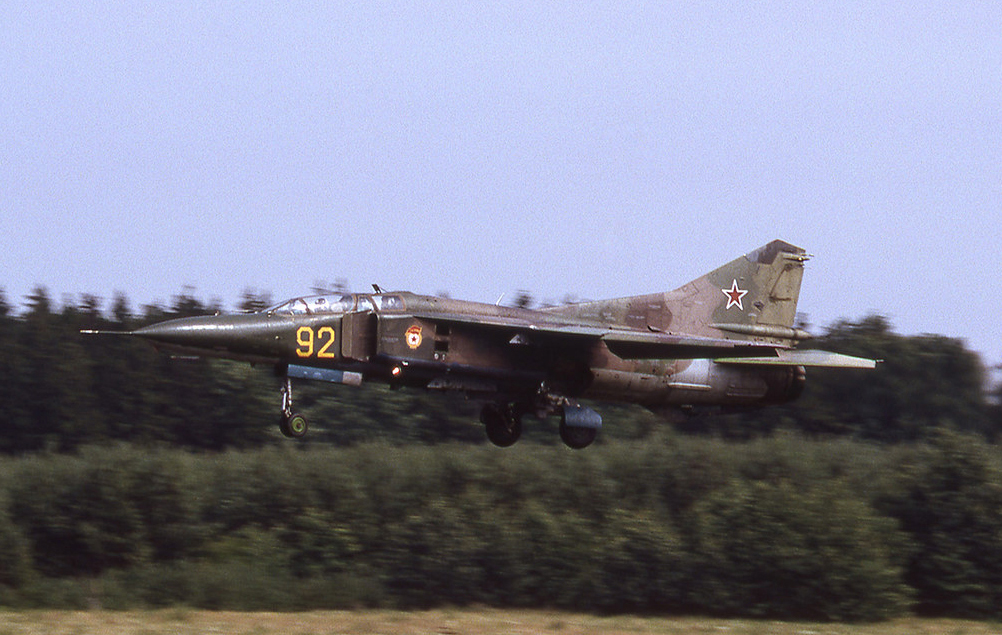 19 GvAPIB Mig-23UB 92 Yellow (6)