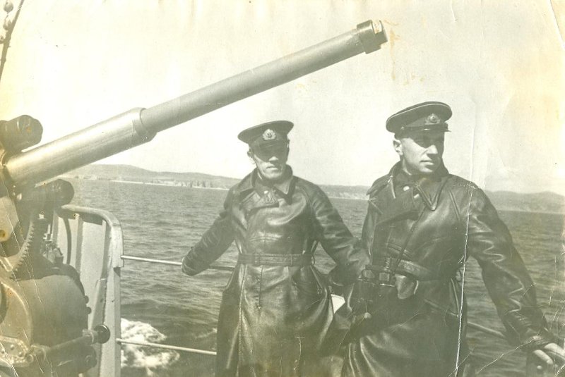 С-55» капитана 3 ранга Сушкина Л.М. и замполита корабля Корнеева. Ноябрь, 1941г.