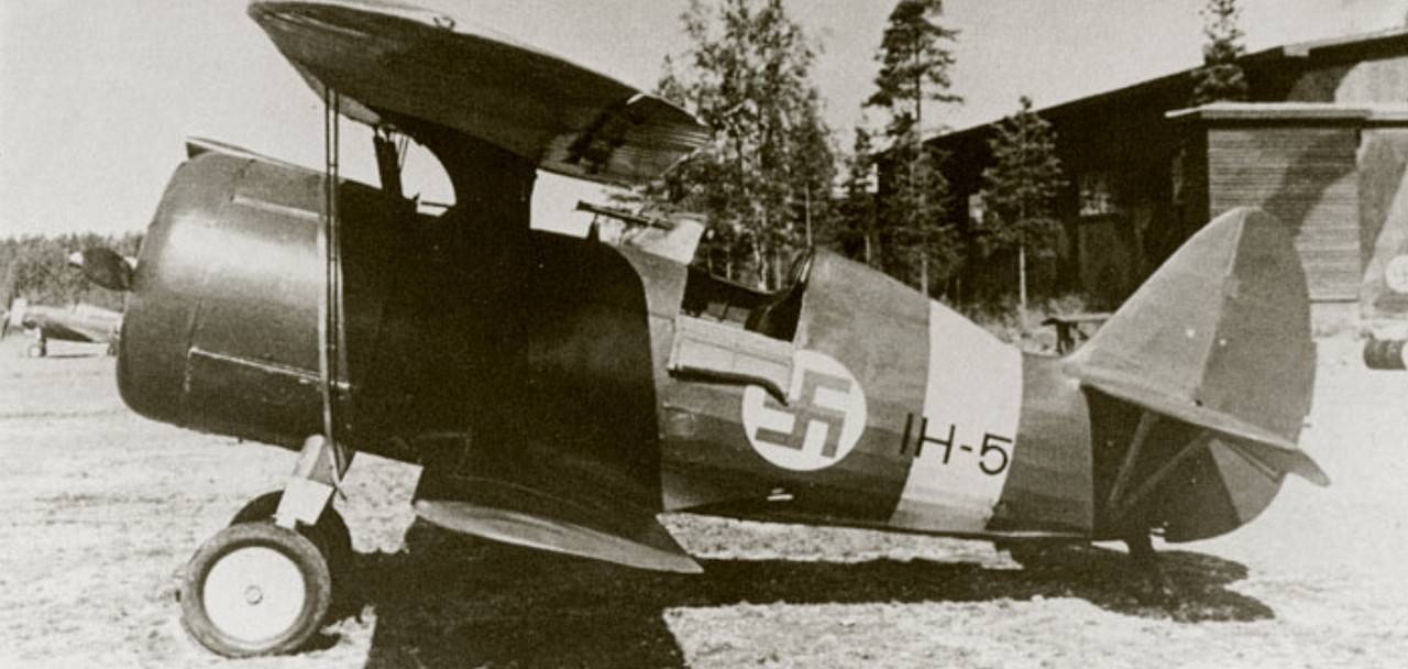 Ilmavoimat-Polikarpov-I-153-FAF-2.TLeLv35-as-IH5-Finland-May-1942-01