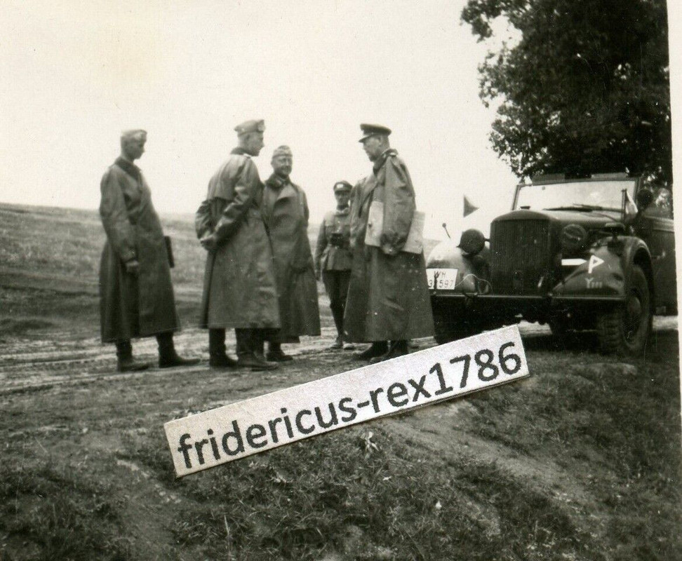 Foto WH Westfeldzug Frankreich Div. Kommandeure Besprechung Kübel Kennung