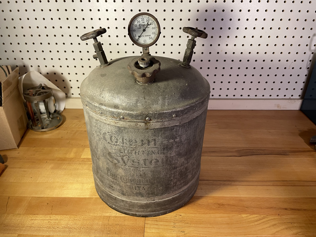 8DA37BB6-206D-4743-BE9F-5DF60FCA1E0E