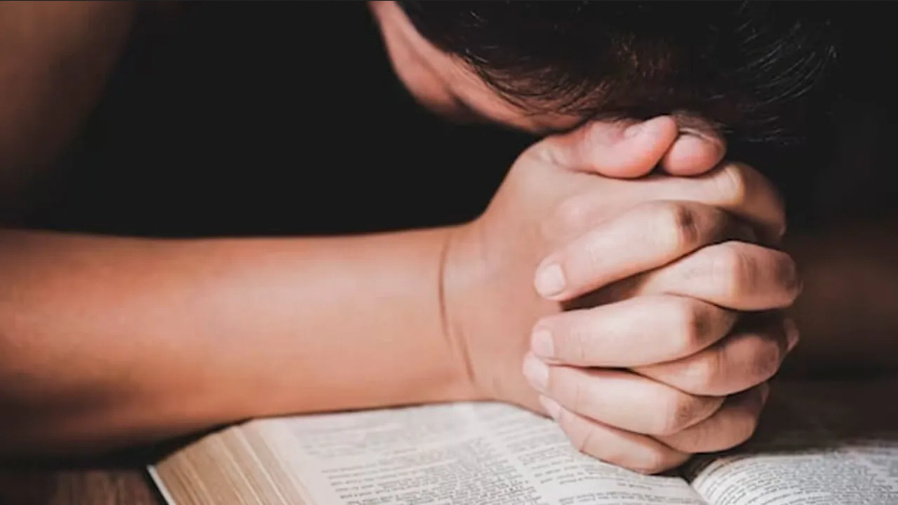 ¿Qué oraciones rezar al Arcángel Uriel para pedir sabiduría y comprensión?