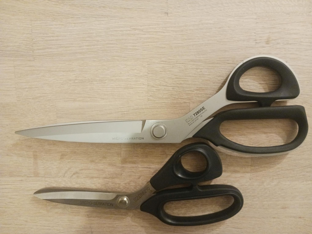 KAI_SERRATED_TAILORS_SHEARS.jpg