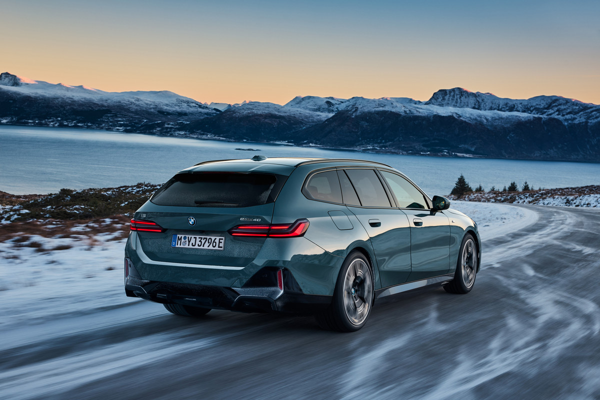 P90537302_highRes_the-new-bmw-i5-edriv