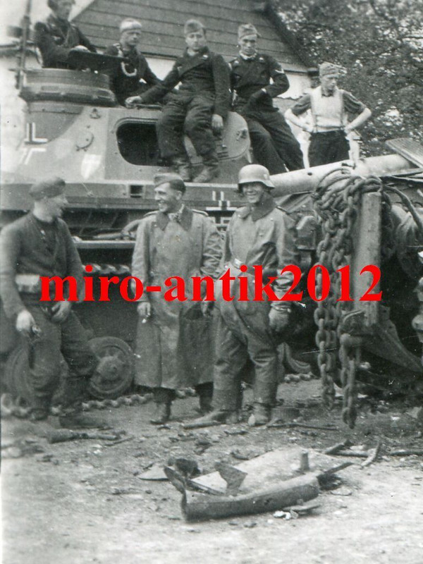 Foto, Wehrmacht, Panzer IV & zerstörter Panzer, 