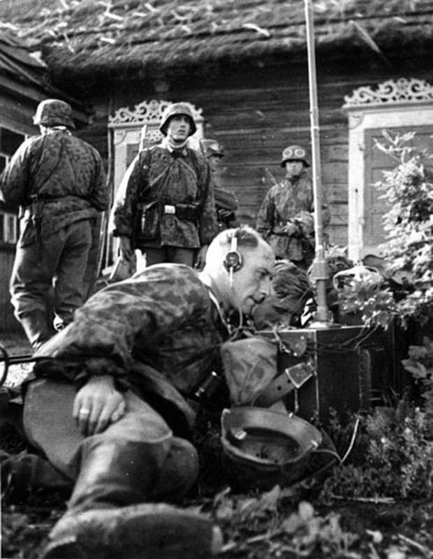Puesto de mando y radio de la 3.ª División Motorizada SS Totenkopf. URSS, 1941 Puesto de mando y radio de la 3.ª División Motorizada SS Totenkopf. URSS, 1941
