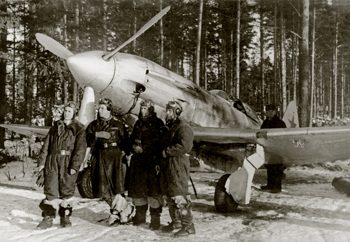 Mikoyan-Gurevich-MiG-3-124IAP-Red-44-with-Alexander-G-Pronin-at-Levashovo-airfield-1941-02