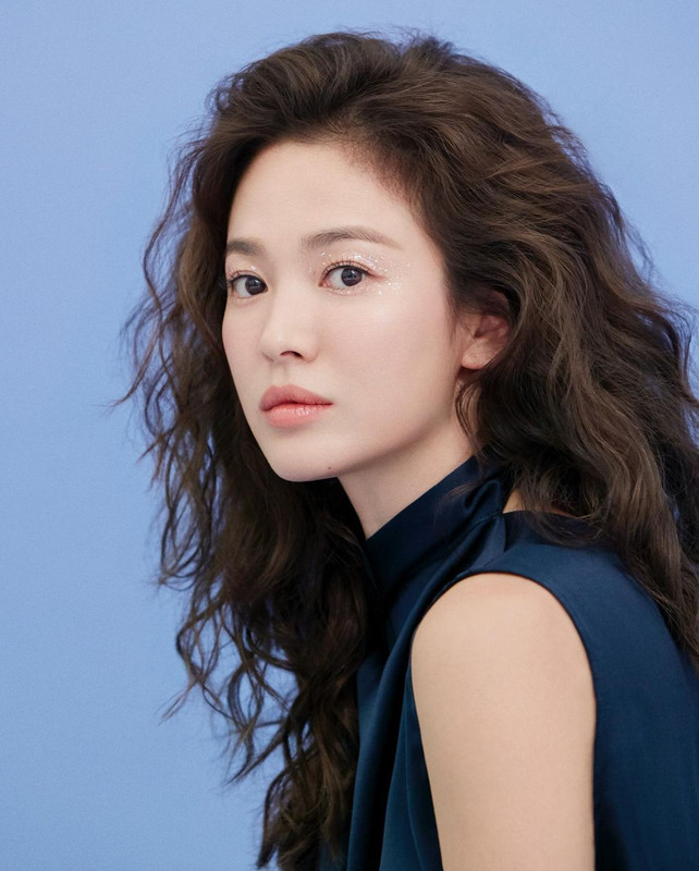 7 Pesona Song Hye Kyo pada usia nyaris kepala empat, tetap awet muda