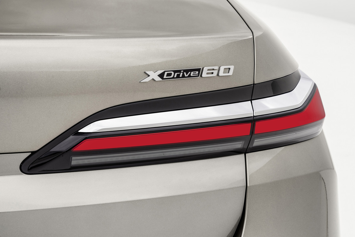 P90458190_highRes_the-new-bmw-i7-xdriv