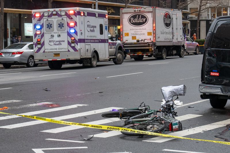 2 dead in Upper East Side crash