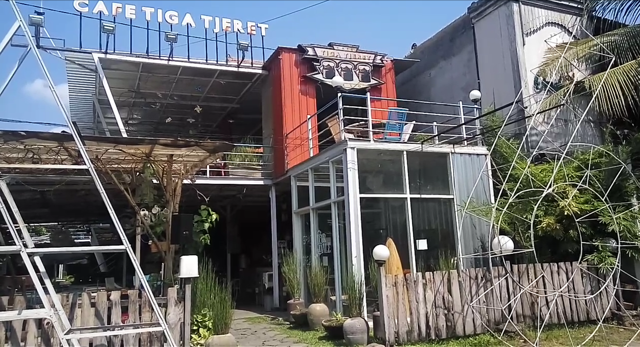 Cafe Tiga Tjeret yang bergaya urban