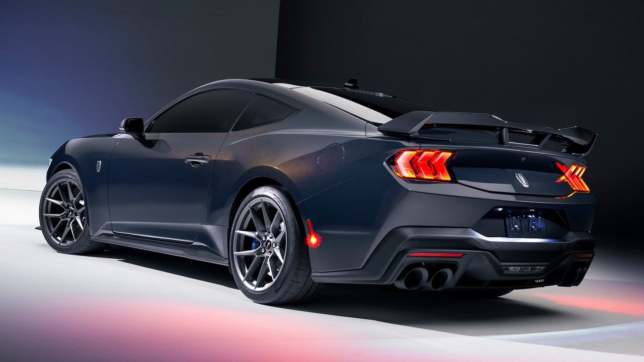 2024 ford mustang dark horse rear driver three quaters — Postimages