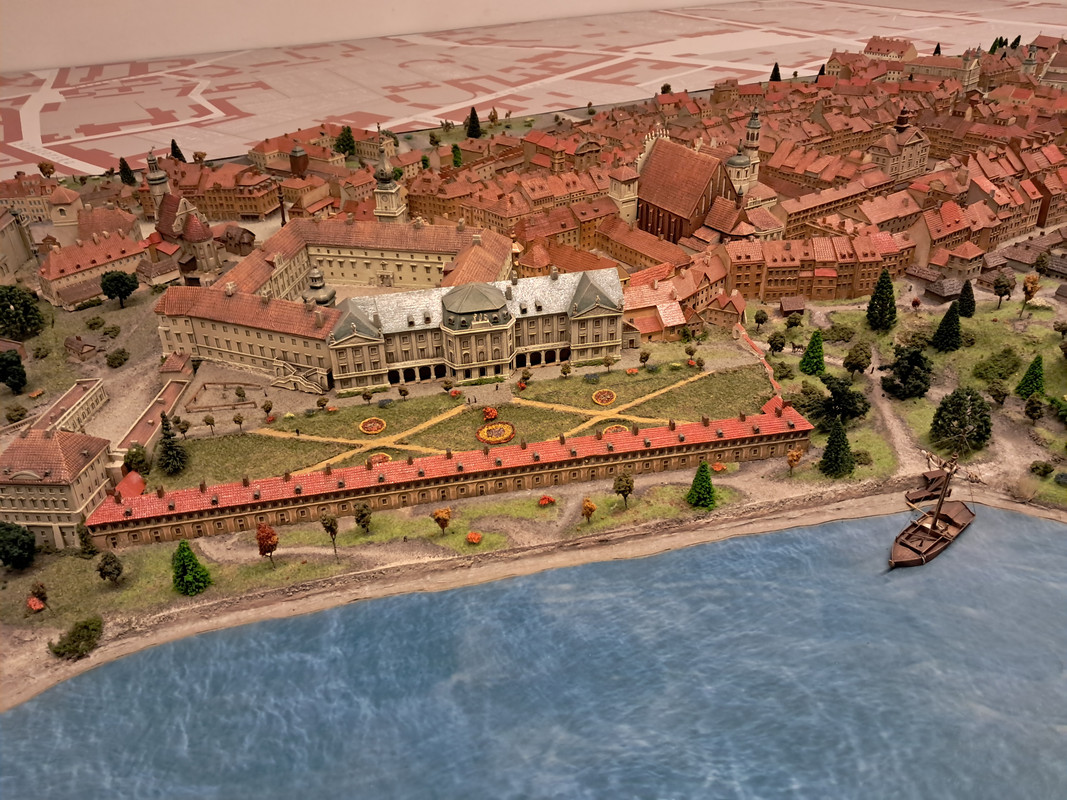 Varsovia 2024 la ciudad Fénix que resurgió de sus cenizas. - Blogs of Poland - Dia 1-Palacio Real, centro histórico y Free tour. (21)