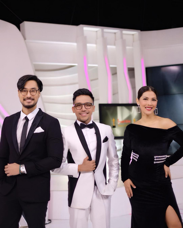 Bubah Alvian (tengah) saat menjadi Host Insert Flawless TransTV.