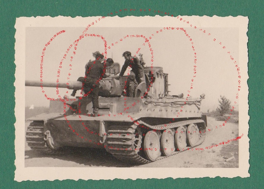 Original Foto Tiger Panzer Pz VI Panzermann Orden schw.ere Panzer Abteilung (2)