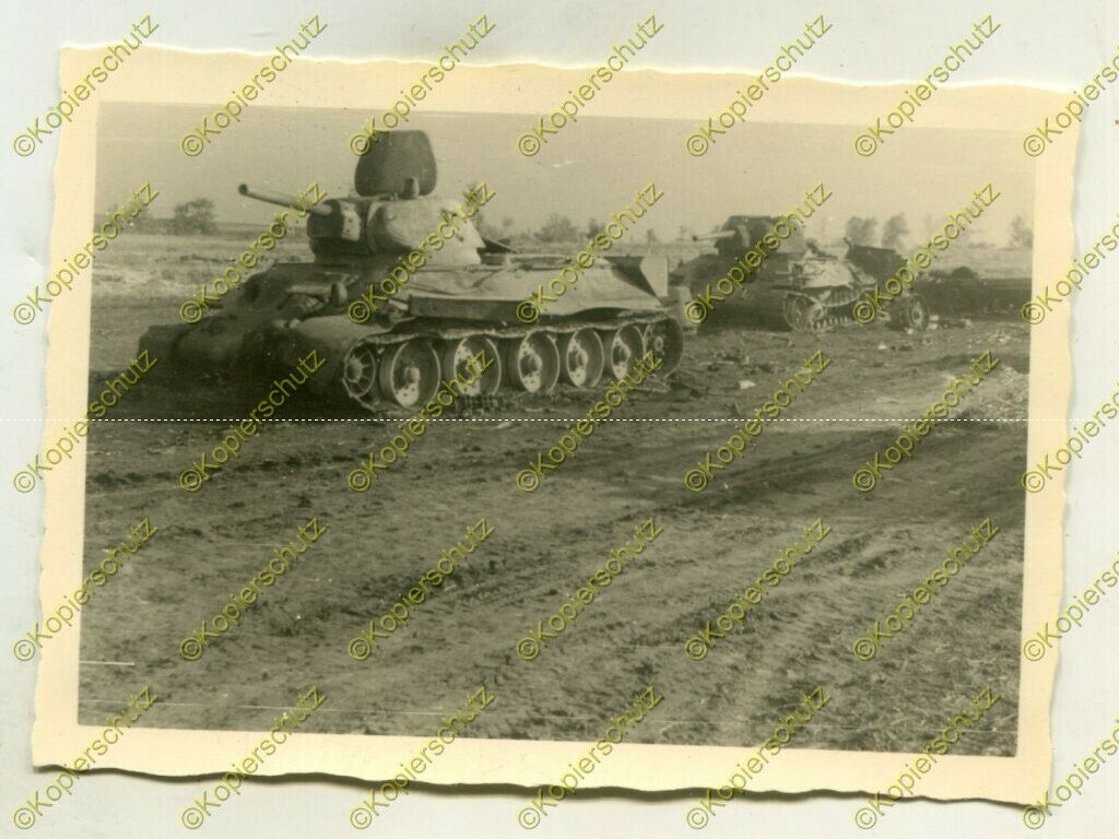 Foto, Wehrmacht, zerstörte russische Panzer T-34, Nahaufnahme, R
