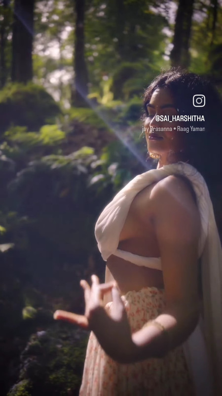 hot tamil model in sexy costume.mp4_snapshot_00.06.481