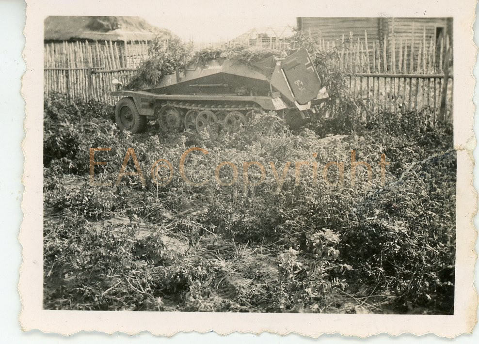 Russland Ukraine Kämpfe Muni Wagen Halbkette StuG Foto