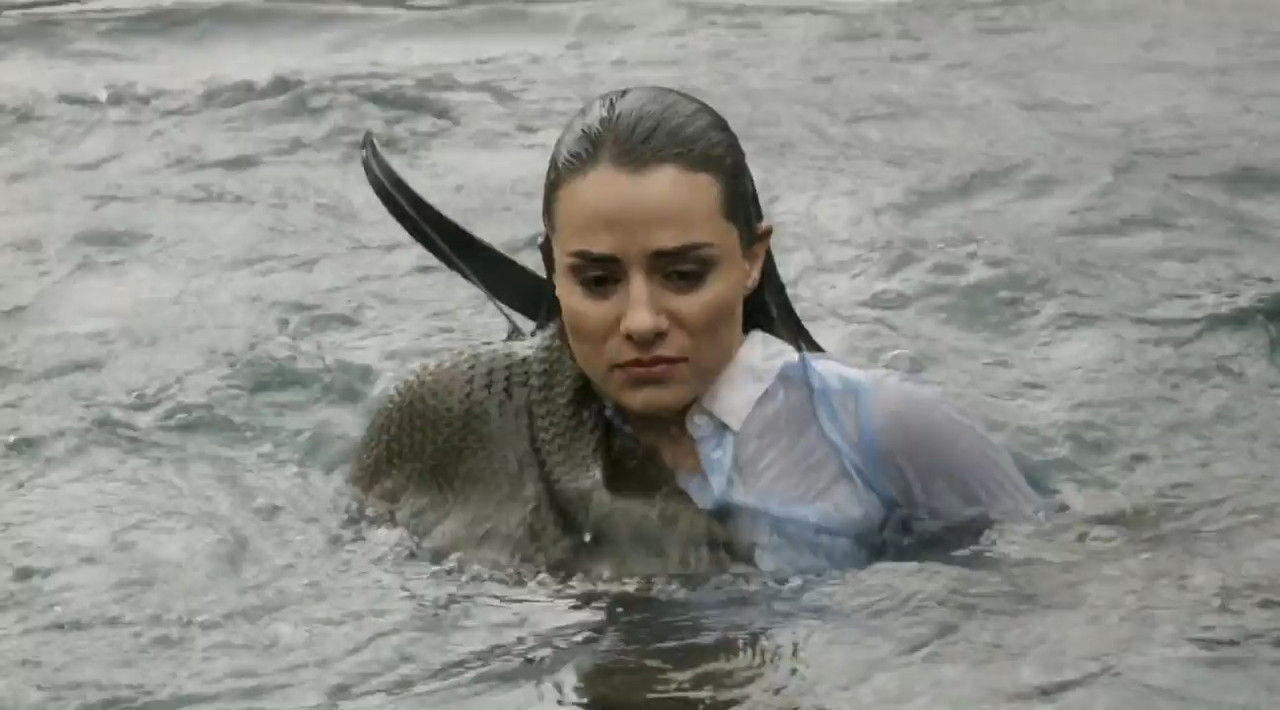 Dam Sharks! 2016 WebRip [Hindi + Tamil + English] 480p 720p ESub Screenshot