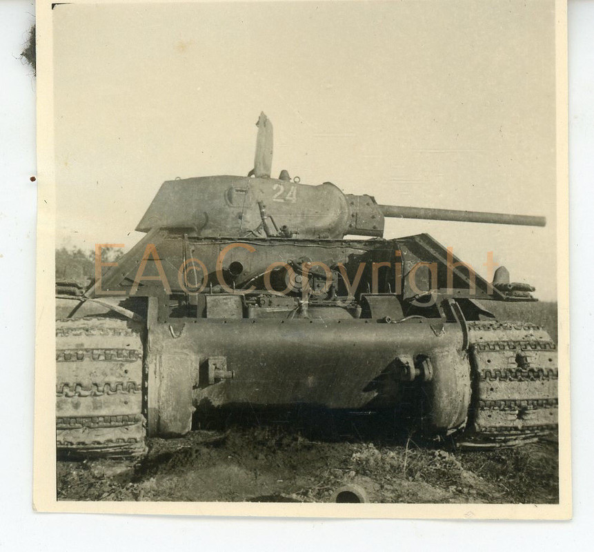 Russland Ukraine T-34 Panzer Tank Kämpfe Foto3