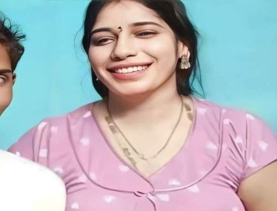 mallu aunty showing her pssy closeup