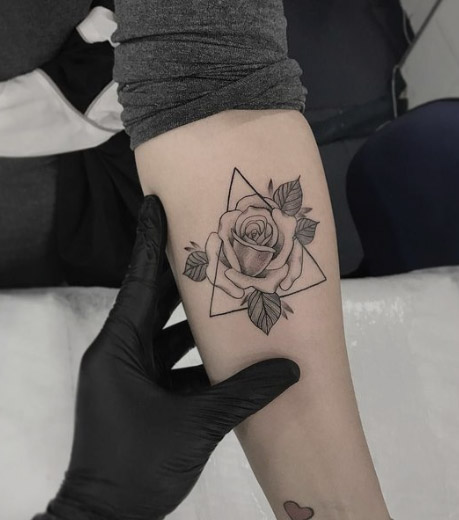 Black-and-white-flower-tattoo 512235 (59)