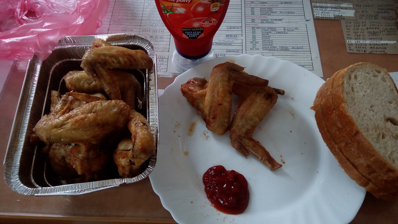 1495733895713-539004021