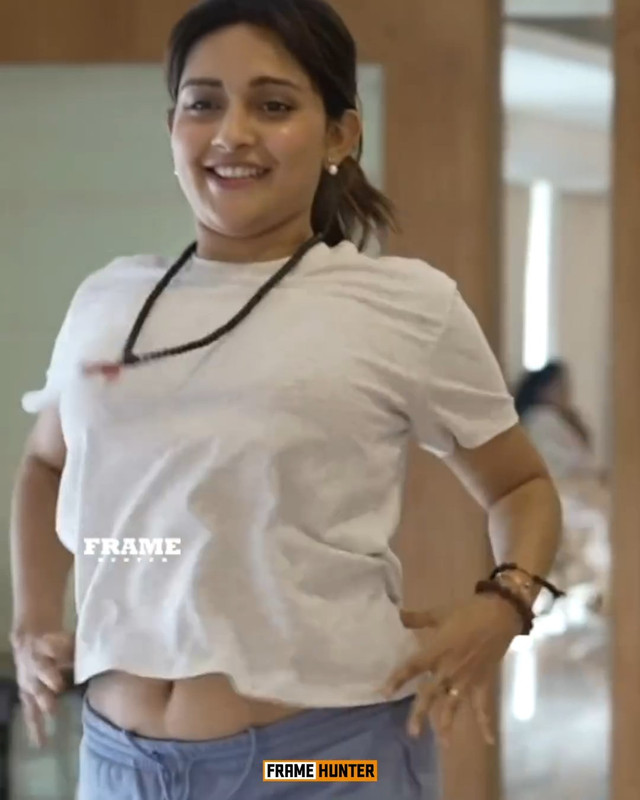 [Image: mahima-nambiar-sexy-navel-in-white-tshir...06-069.jpg]