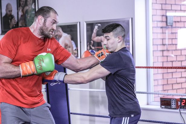 0_PAY-EXCLUSIVE-Love-Island-Star-Tommy-Fury-Spars-With-His-Brother-Tyson-Fury-In-Bolton-For-HBO-Age-