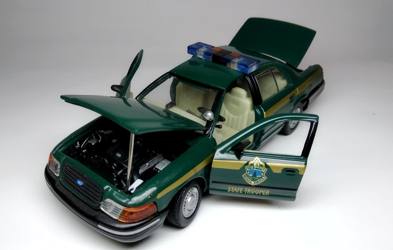 Ford Crown Victoria (11)