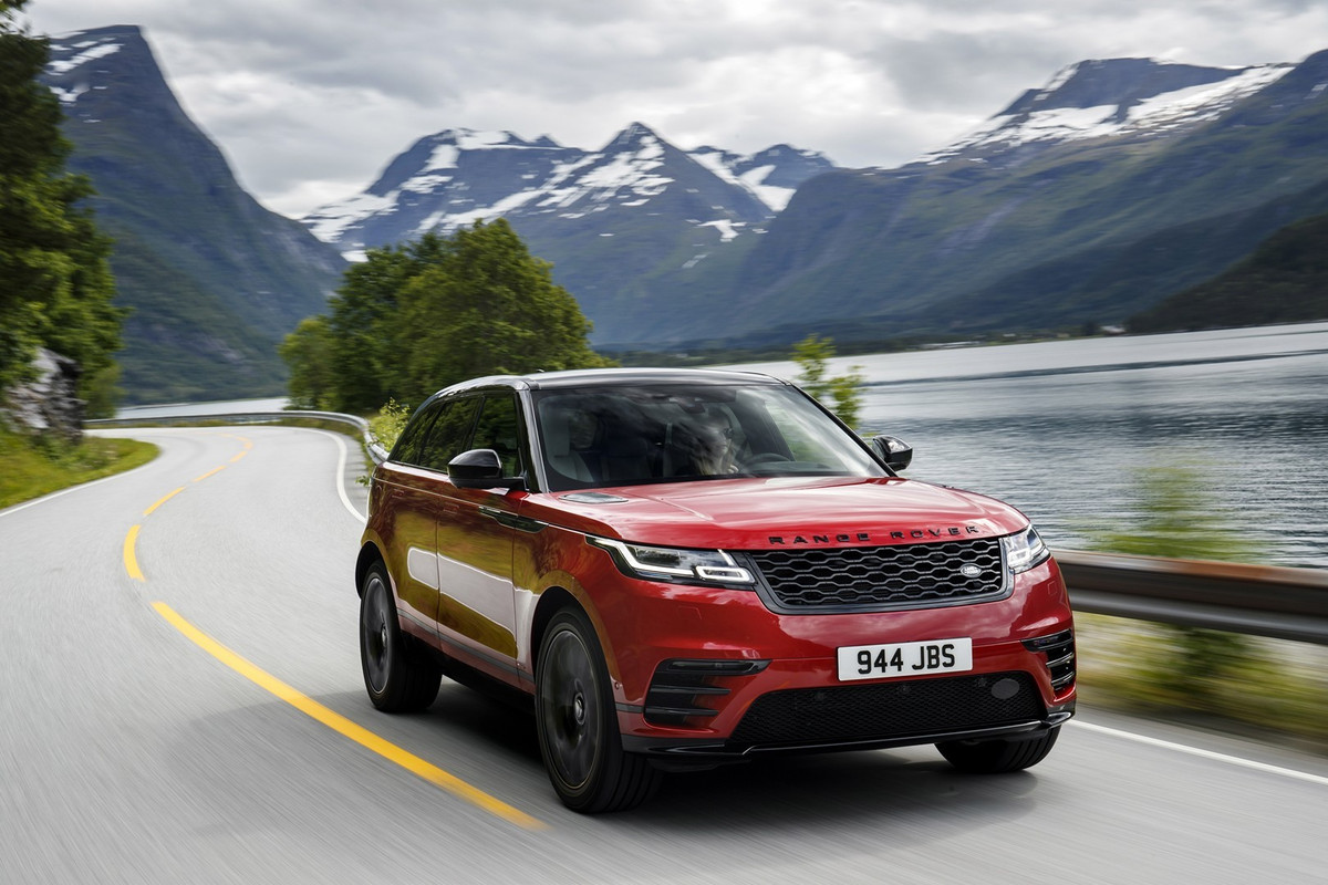 2019 Range Rover Velar R-Dynamic HSE Black Pack (6)