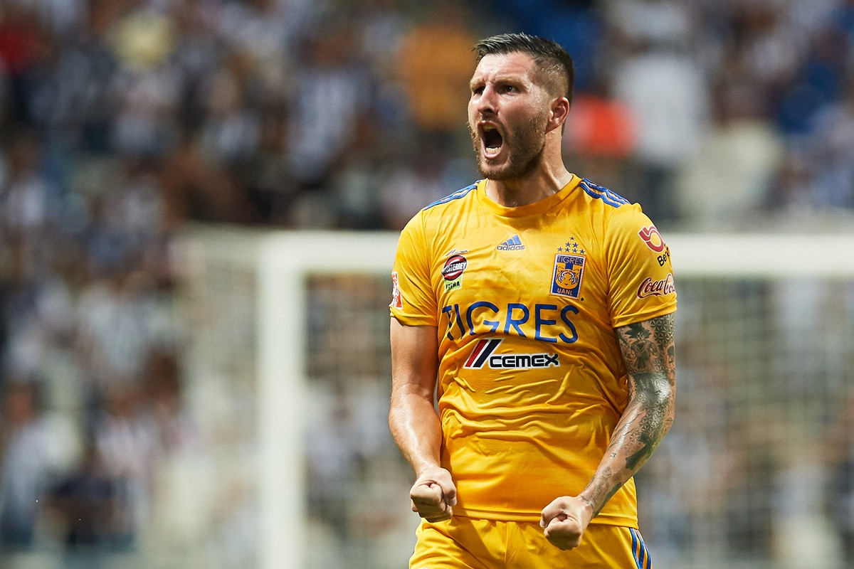 Gignac demostró que no con todos los de Tigres puede festejar un gol