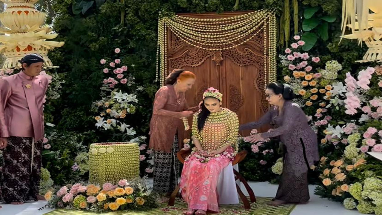 Momen Haru Luna Maya Jalani Siraman dan Sungkeman Menjelang Pernikahan